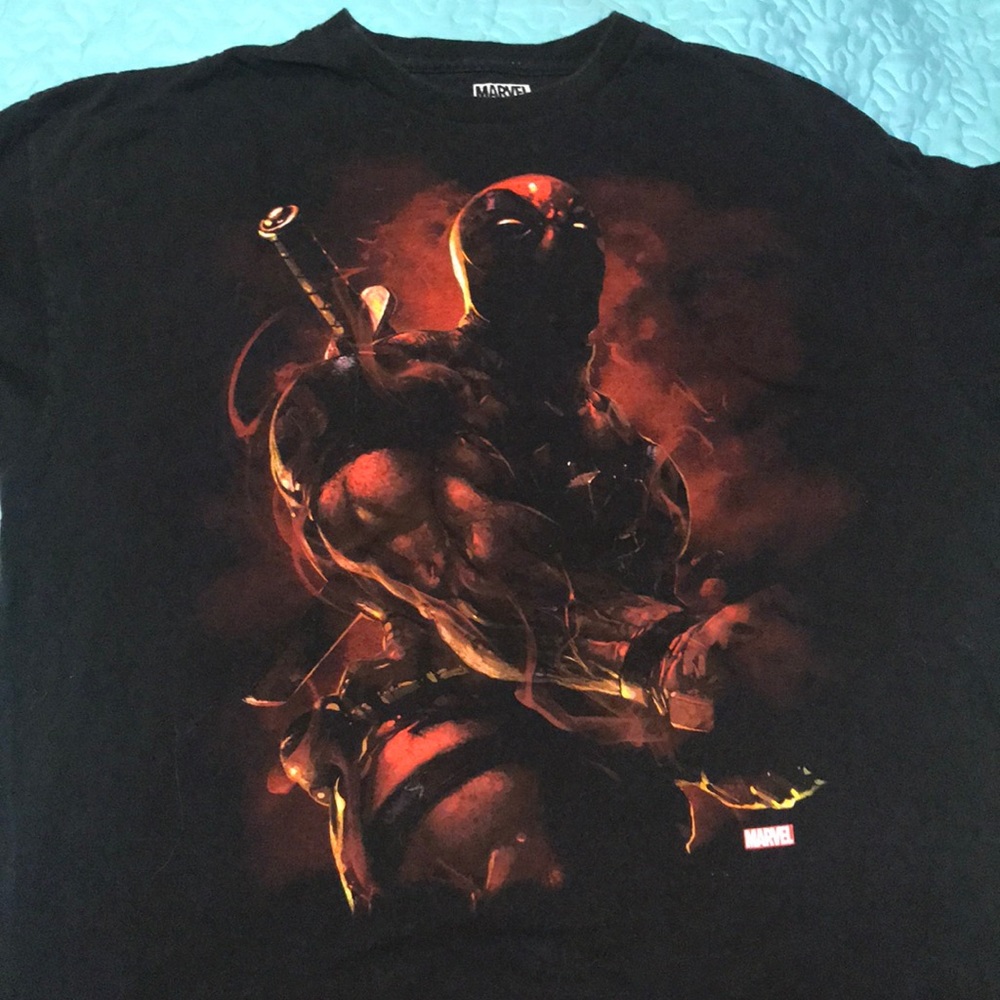 Marvel 2XL Deadpool shirt